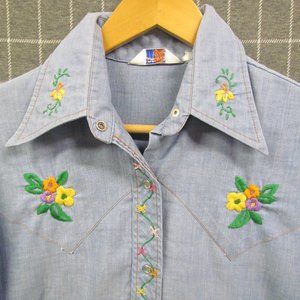 Vintage Levi's Embroidered Snap Button Shirt